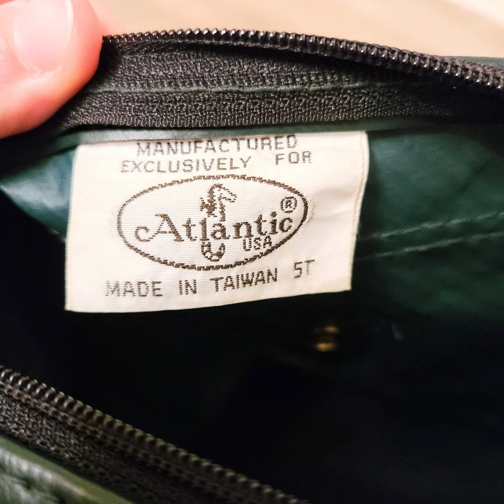 Like-new Atlantic Luggage Carry On Size Shoulder Bag in Blue-Green w/ Tan Strap - Picture 4 of 11